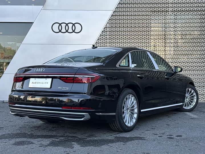 Фото 4 - Audi A8