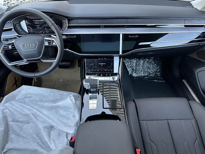 Фото 9 - Audi A8