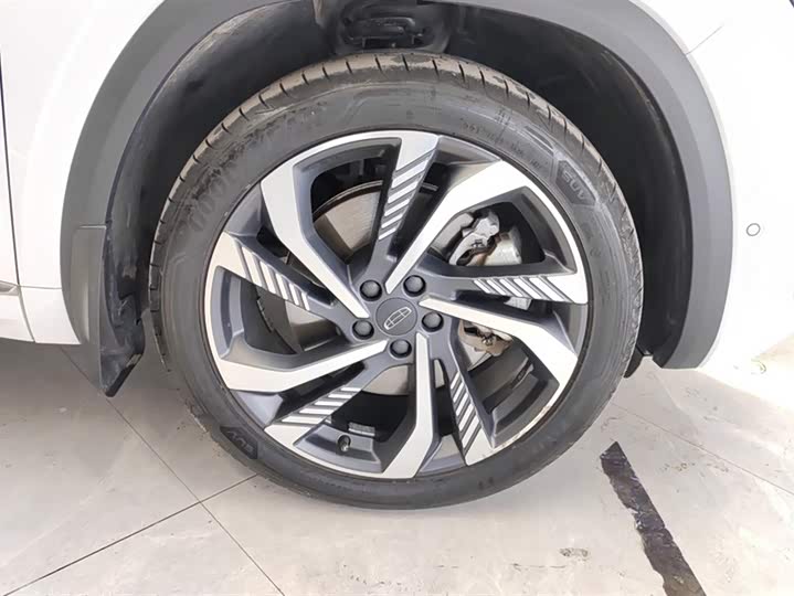 Фото 6 - Geely Monjaro