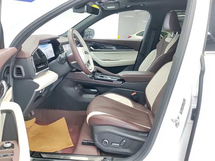 Фото 9 - Geely Monjaro