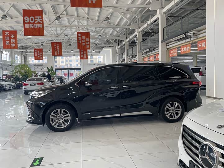 Фото 3 - Toyota Sienna