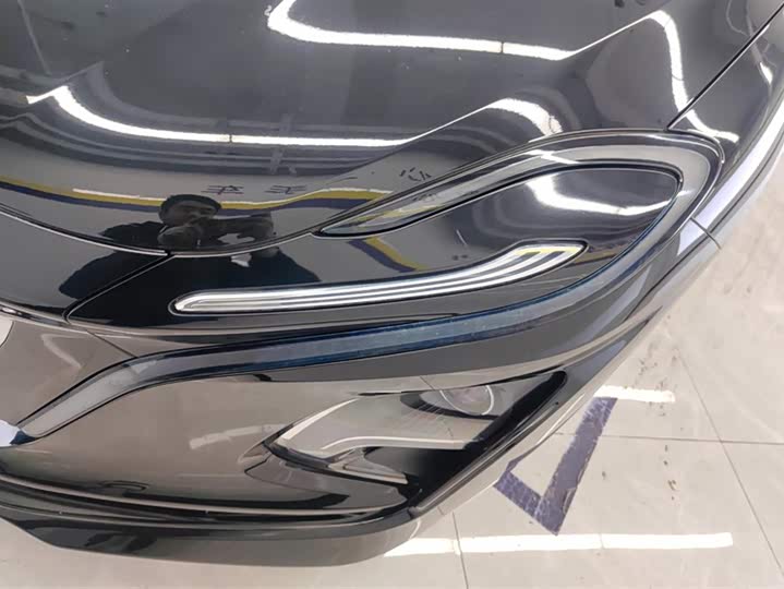 Фото 5 - Hongqi E-QM5