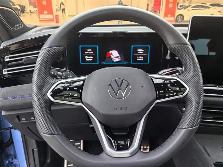 Фото 8 - Volkswagen Tiguan L Pro