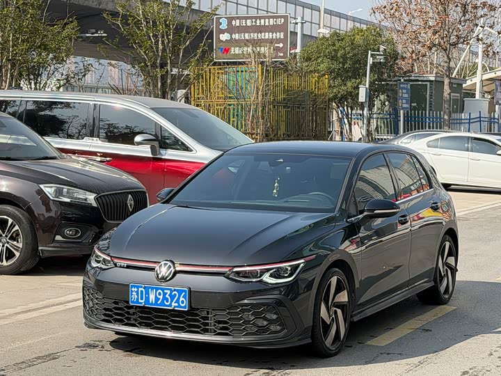 Фото 1 - Volkswagen Golf GTI