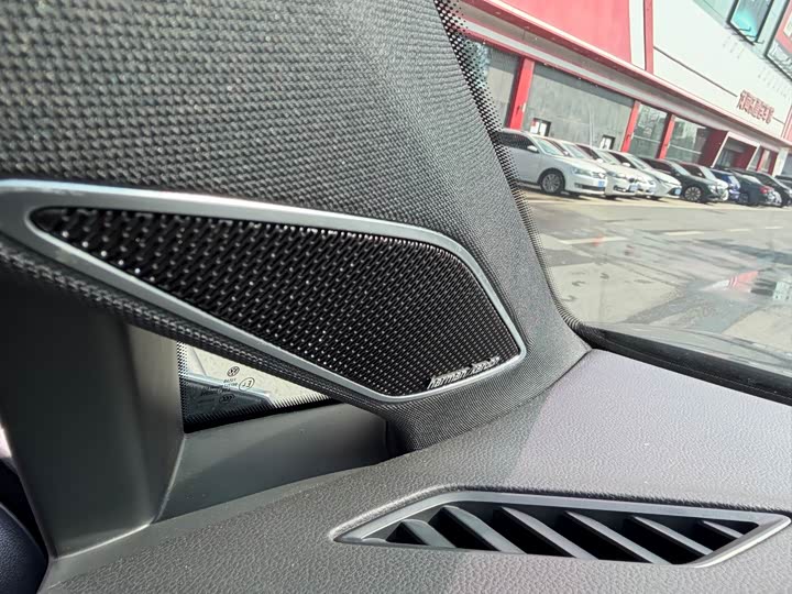 Фото 7 - Volkswagen Golf GTI