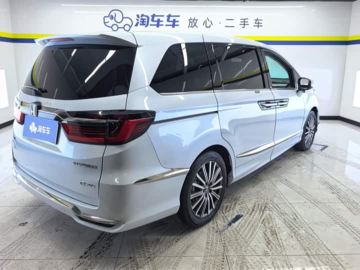 Фото 3 - Honda Elysion