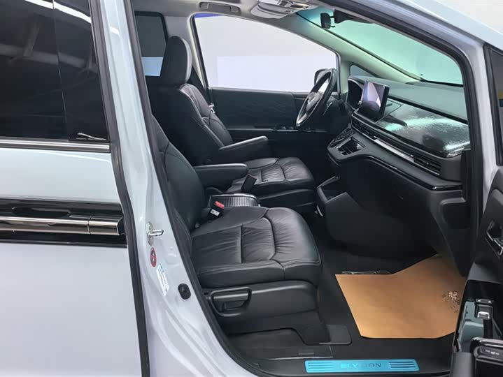 Фото 8 - Honda Elysion