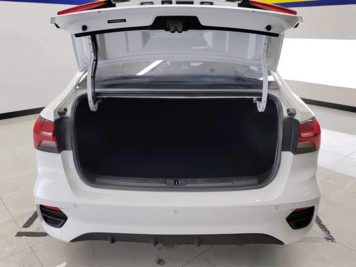 Фото 4 - Roewe i5