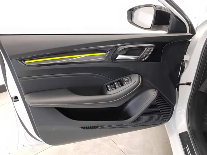 Фото 7 - Roewe i5