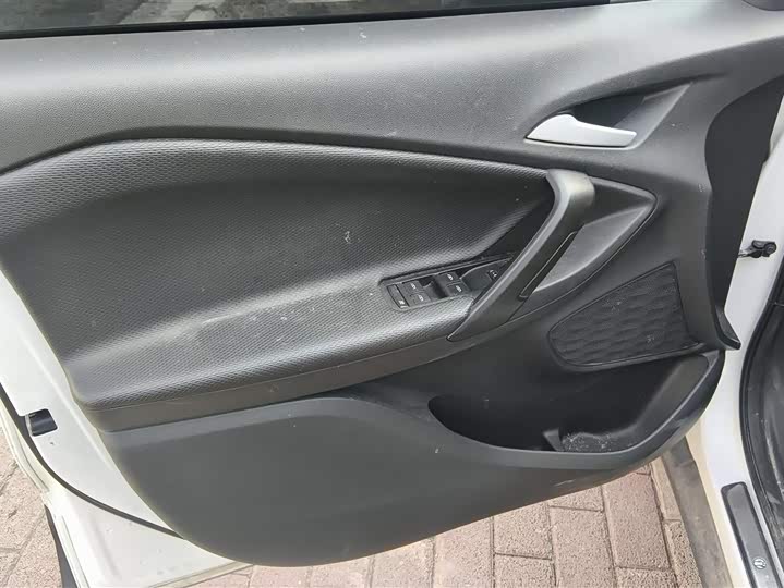 Фото 7 - Chevrolet Tracker