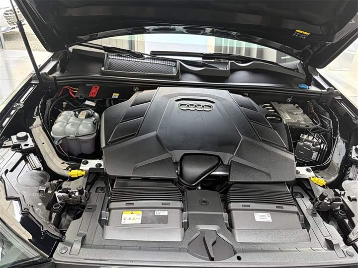 Фото 8 - Audi Q7