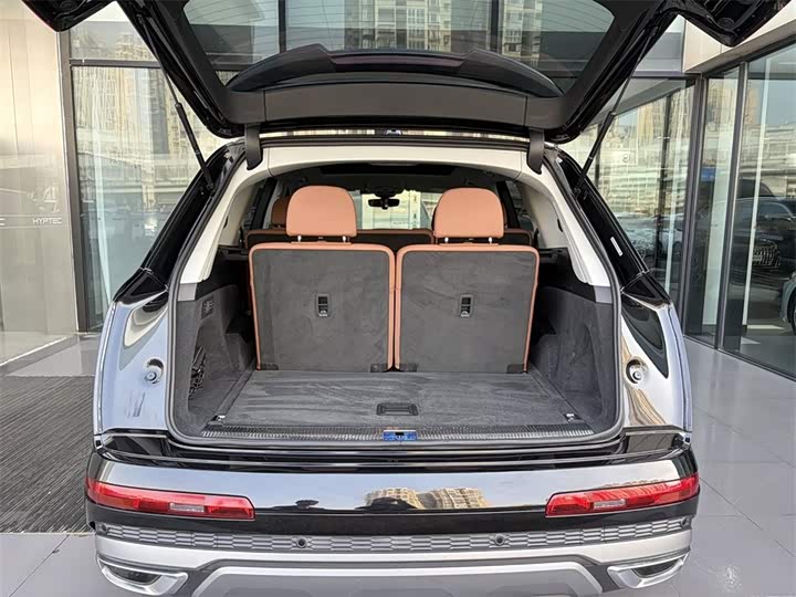 Фото 9 - Audi Q7