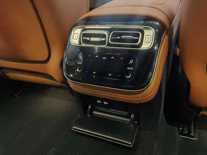 Фото 8 - Mercedes-Benz S-Class