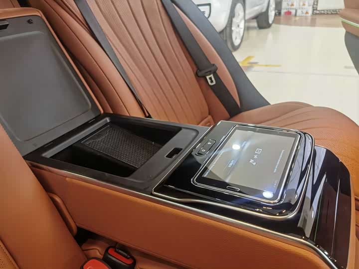 Фото 9 - Mercedes-Benz S-Class