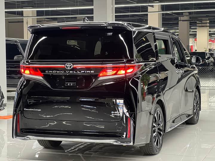 Фото 4 - Toyota Vellfire