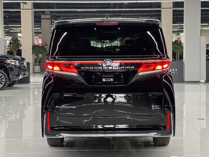 Фото 5 - Toyota Vellfire