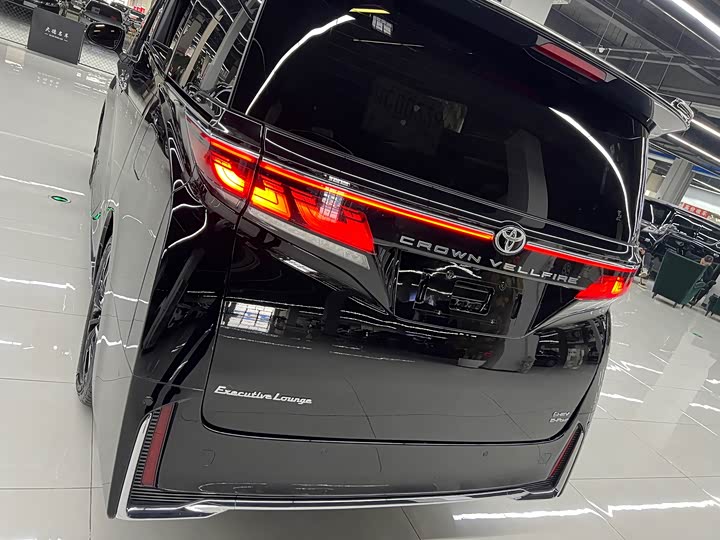 Фото 7 - Toyota Vellfire