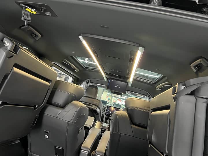 Фото 8 - Toyota Vellfire