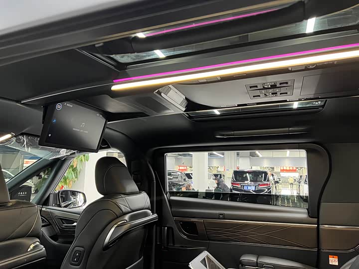 Фото 9 - Toyota Vellfire