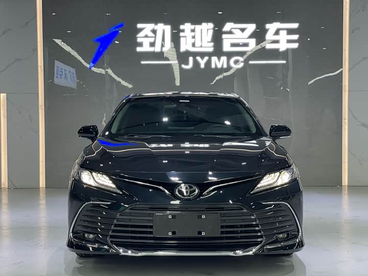 Фото 2 - Toyota Camry