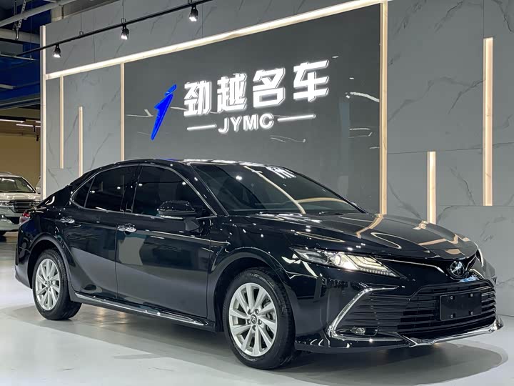 Фото 3 - Toyota Camry