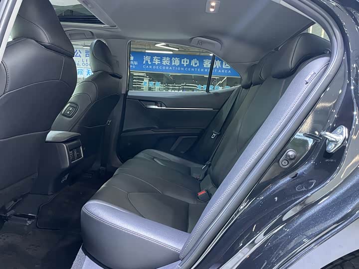 Фото 7 - Toyota Camry