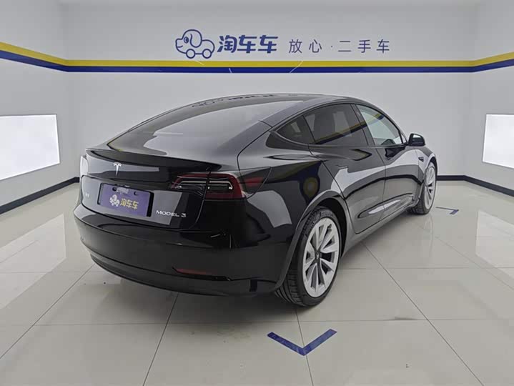 Фото 3 - Tesla Model 3