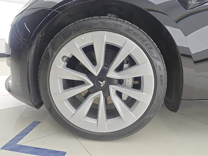 Фото 6 - Tesla Model 3