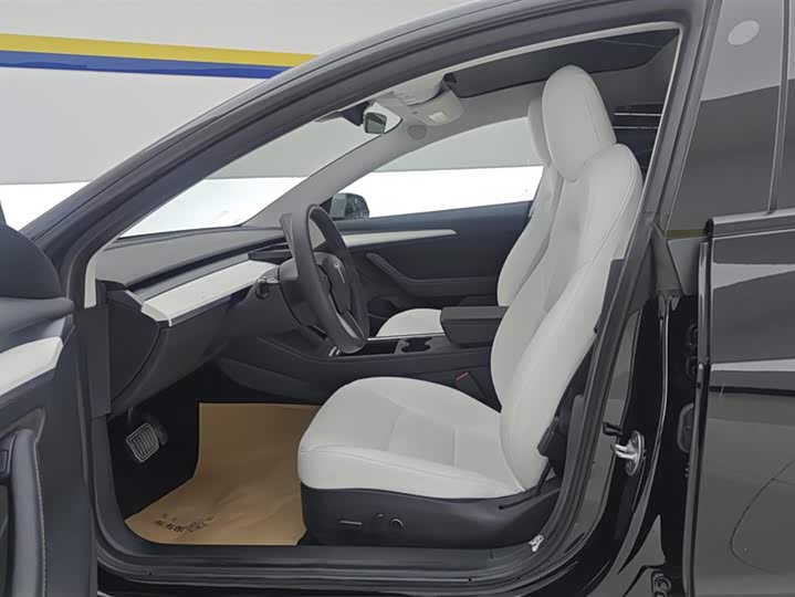 Фото 9 - Tesla Model 3