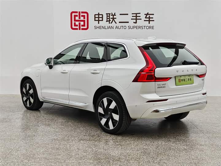 Фото 3 - Volvo XC60 Hybrid
