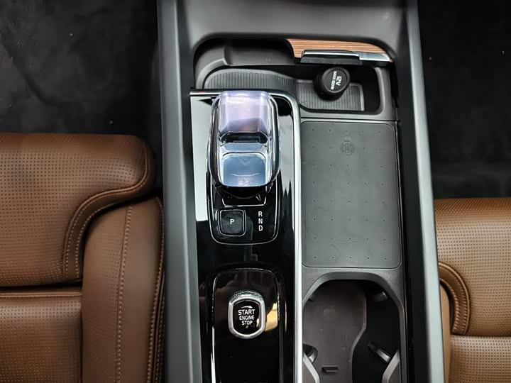 Фото 8 - Volvo XC60 Hybrid