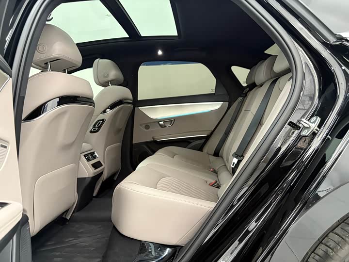 Фото 8 - BYD Han