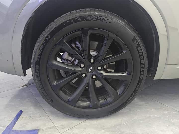 Фото 6 - LiXiang One