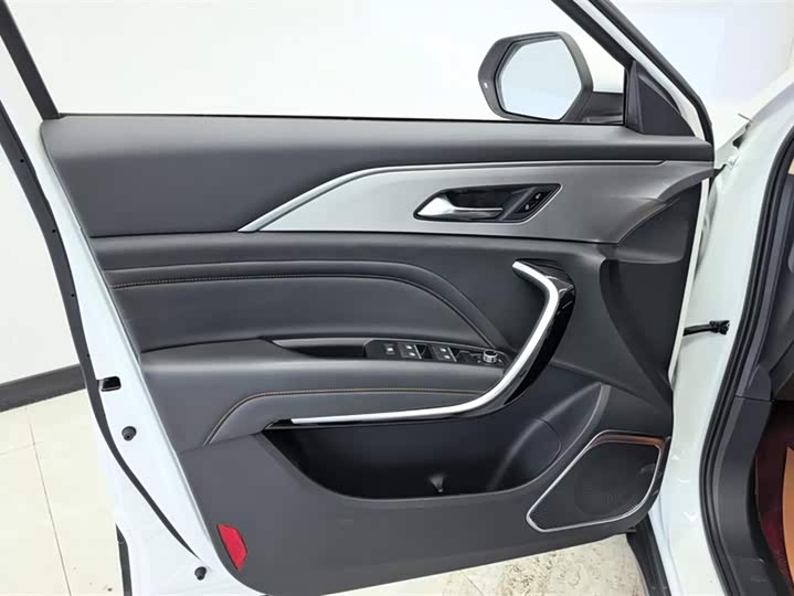 Фото 7 - Bestune T77