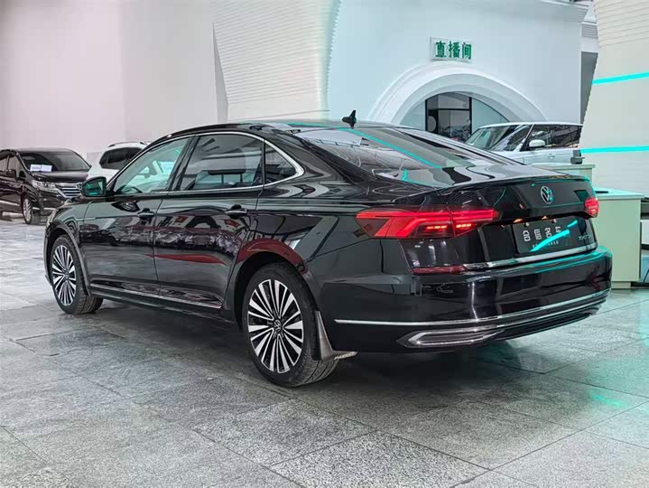 Фото 3 - Volkswagen Passat