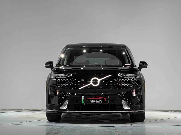 Фото 3 - Volvo EM90