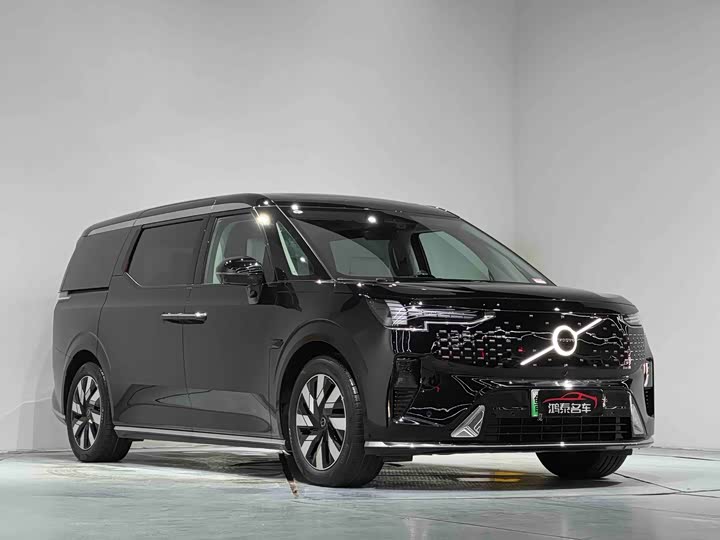 Фото 4 - Volvo EM90