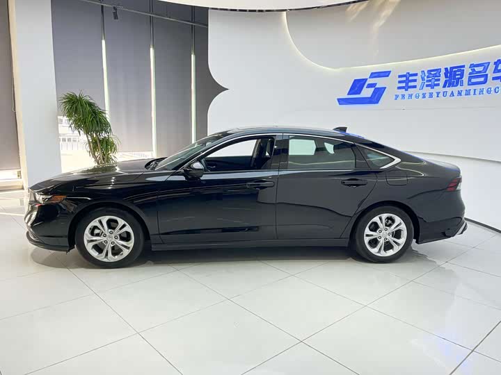 Фото 2 - Honda Accord