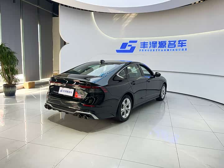 Фото 3 - Honda Accord