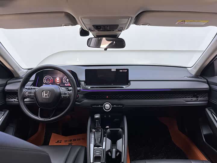 Фото 8 - Honda Accord