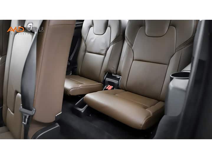 Фото 9 - Volvo XC90