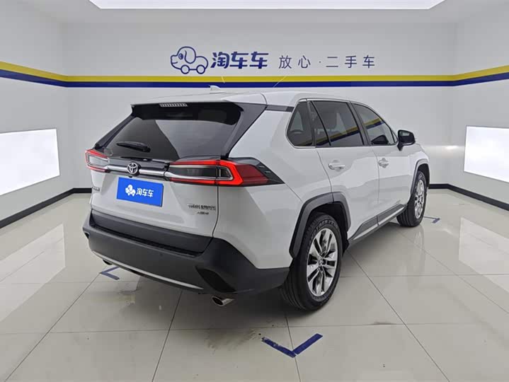 Photo 3 - Toyota Wildlander