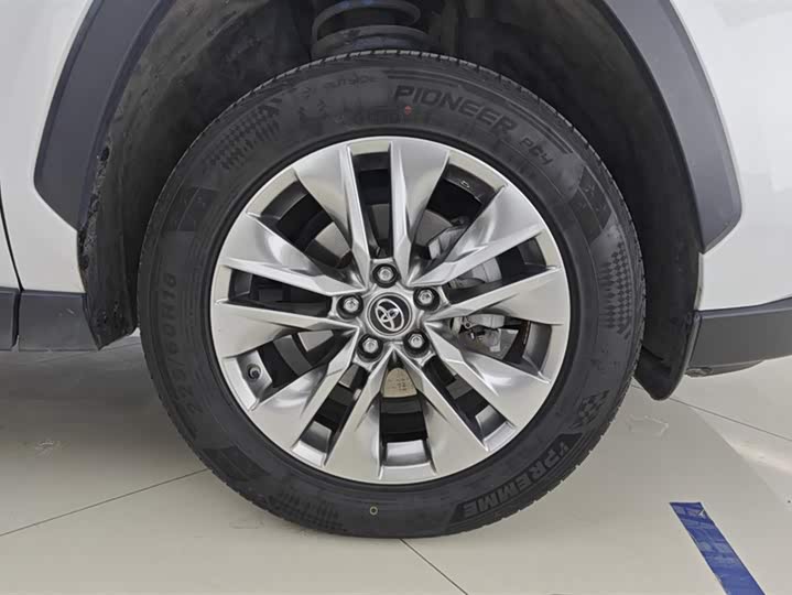 Photo 6 - Toyota Wildlander