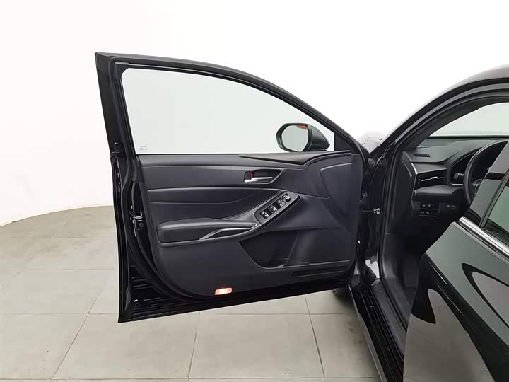 Фото 8 - Toyota Avalon