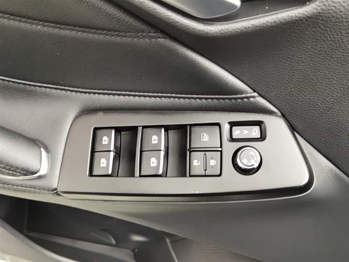 Фото 9 - Toyota Avalon