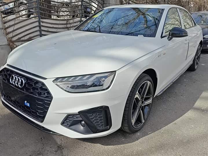 Фото 1 - Audi A4L