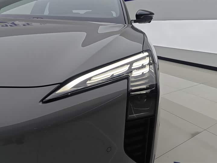 Photo 5 - Hongqi EH7