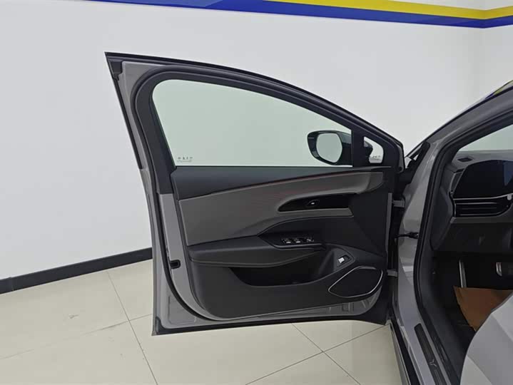 Photo 7 - Hongqi EH7