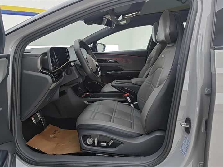 Photo 9 - Hongqi EH7