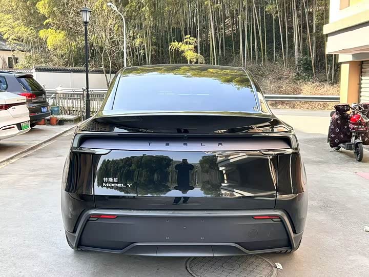 Фото 8 - Tesla Model Y